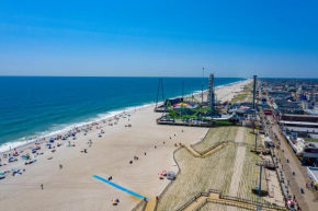 Отель Boardwalk Hotel Charlee & Apartments Beach Hotel Oceanfront  Сисайд Хайтс